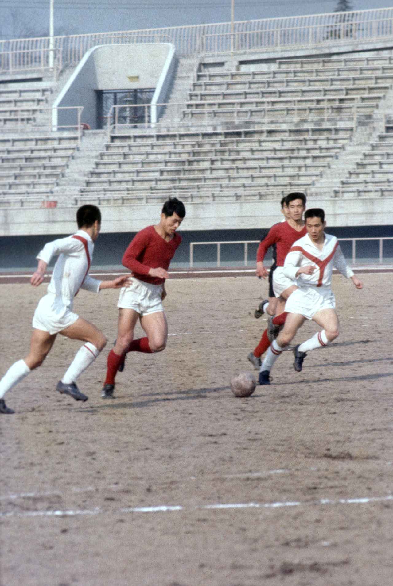 画像 : 8番目の画像 - 【写真一覧】ヤンマーと日本代表で長年活躍した釜本さんの在りし日の姿（写真◎サッカーマガジン） - サッカーマガジンWEB