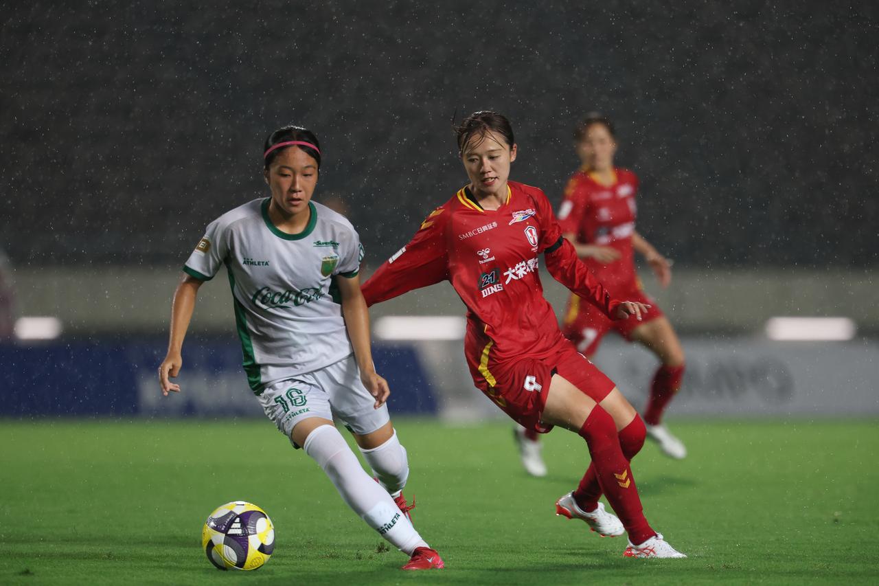 画像 : 29番目の画像 - 【写真】激しい雨の中での激闘となったI神戸と東京NBの開幕戦（写真◎WE LEAGUE） - サッカーマガジンWEB