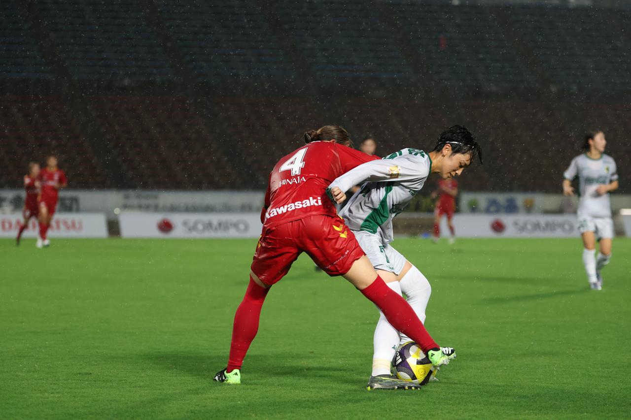 画像 : 19番目の画像 - 【写真】激しい雨の中での激闘となったI神戸と東京NBの開幕戦（写真◎WE LEAGUE） - サッカーマガジンWEB