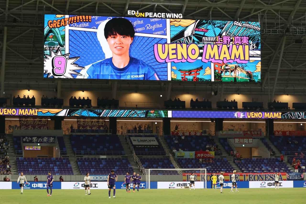 画像 : 7番目の画像 - 【写真】新シーズンで新しくなった大型ビジョンのビジュアル、試合前やハーフタイムの花火&炎の演出、試合終了間際の決勝点など見どころ満載だった広島とI神戸の一戦(写真◎石倉利英) - サッカーマガジンWEB