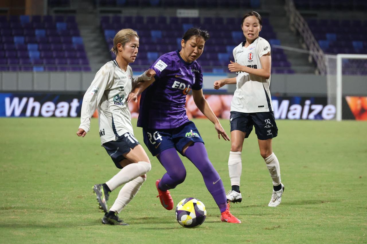 画像 : 17番目の画像 - 【写真】新シーズンで新しくなった大型ビジョンのビジュアル、試合前やハーフタイムの花火&炎の演出、試合終了間際の決勝点など見どころ満載だった広島とI神戸の一戦(写真◎石倉利英) - サッカーマガジンWEB