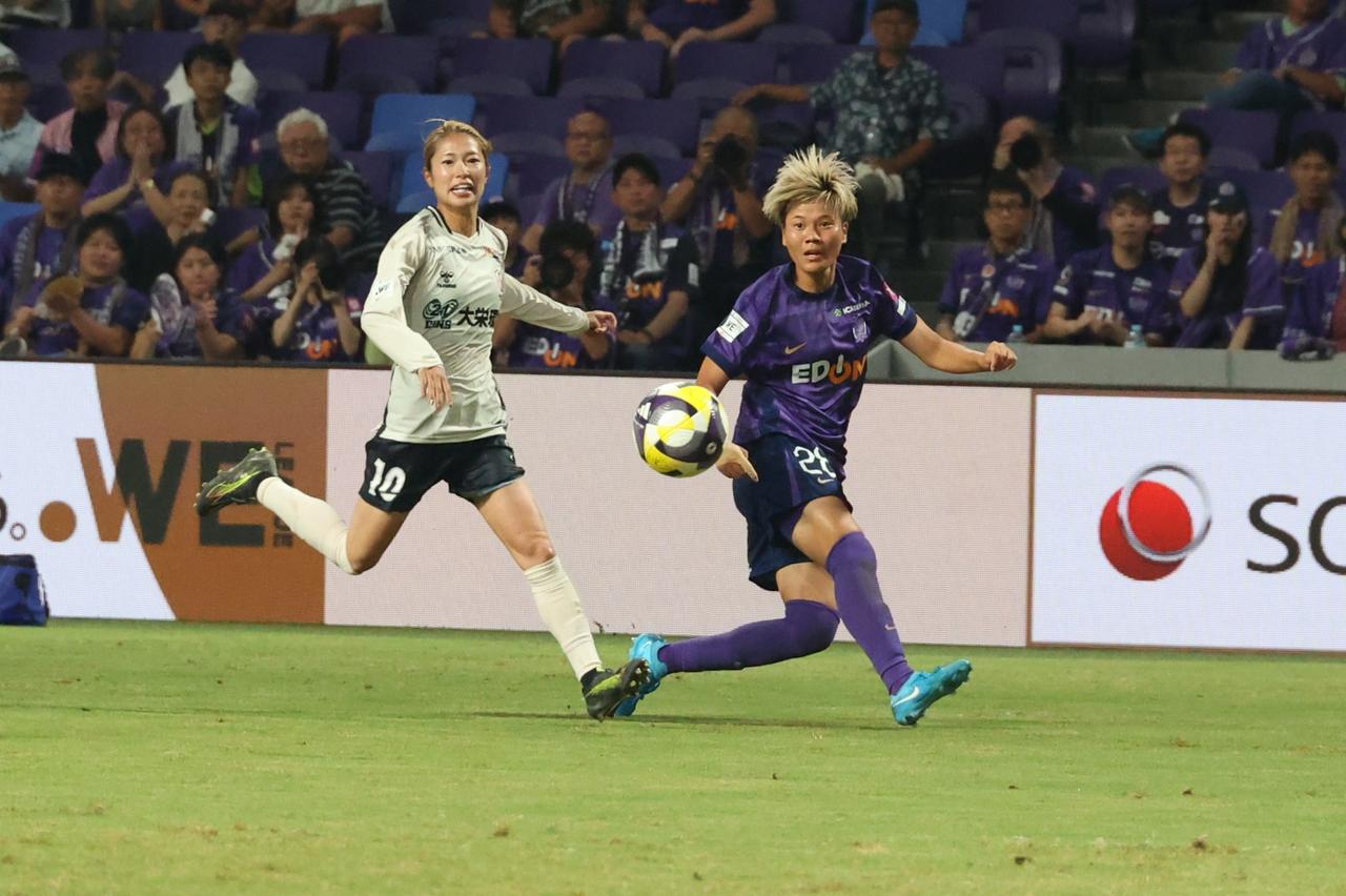 画像 : 19番目の画像 - 【写真】新シーズンで新しくなった大型ビジョンのビジュアル、試合前やハーフタイムの花火＆炎の演出、試合終了間際の決勝点など見どころ満載だった広島とI神戸の一戦（写真◎石倉利英） - サッカーマガジンWEB