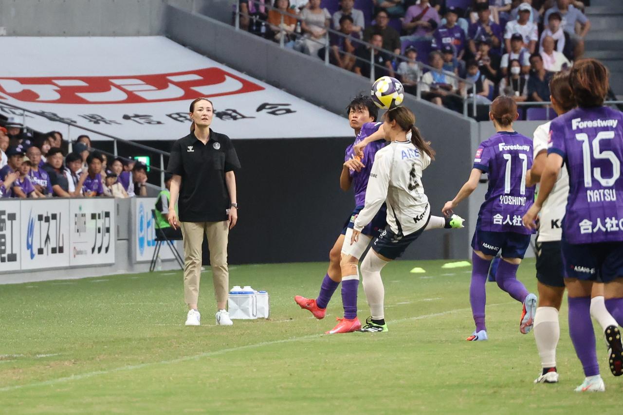 画像 : 4番目の画像 - 【写真】新シーズンで新しくなった大型ビジョンのビジュアル、試合前やハーフタイムの花火＆炎の演出、試合終了間際の決勝点など見どころ満載だった広島とI神戸の一戦（写真◎石倉利英） - サッカーマガジンWEB