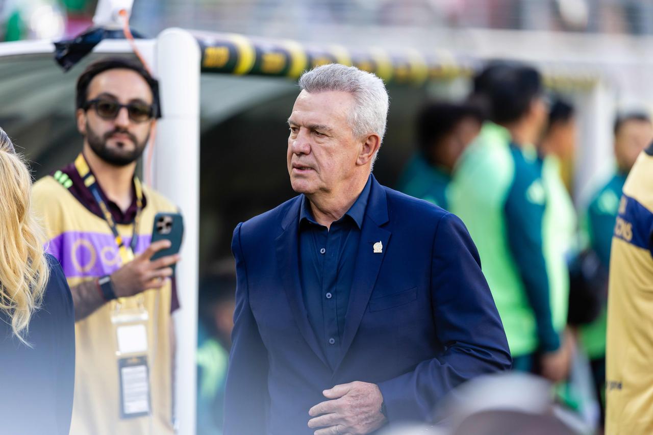 画像: 2014年８月から15年２月まで短期間ながら日本代表を率いたアギーレ監督（写真◎Getty Images）