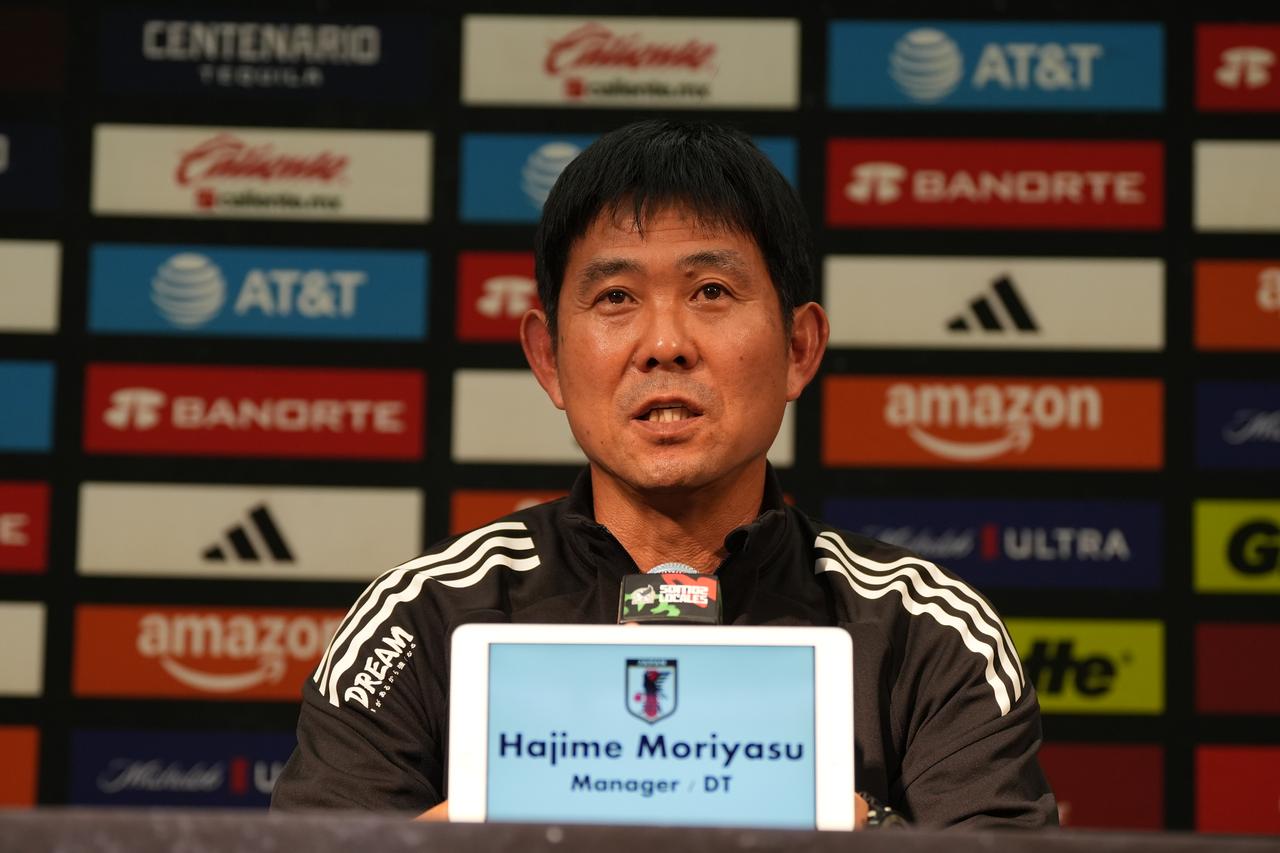 画像: 前日の公式会見に臨んだ森保一監督(写真◎青山知雄)