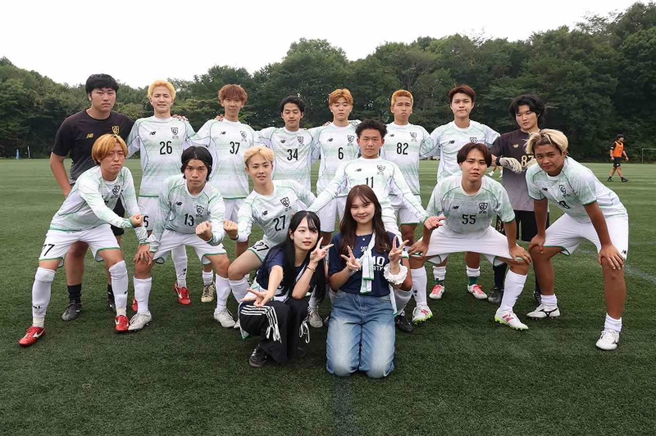 画像 : 11番目の画像 - 【写真】中央大学体同連フースバルクラブA（赤）と早稲田大学荒友キッカーズC（紺）、中央大学サッカー同好会プリンス（白）と法政大学工体連サッカー部B（紺）が対戦した予選リーグ第1戦（写真◎石倉利英） - サッカーマガジンWEB