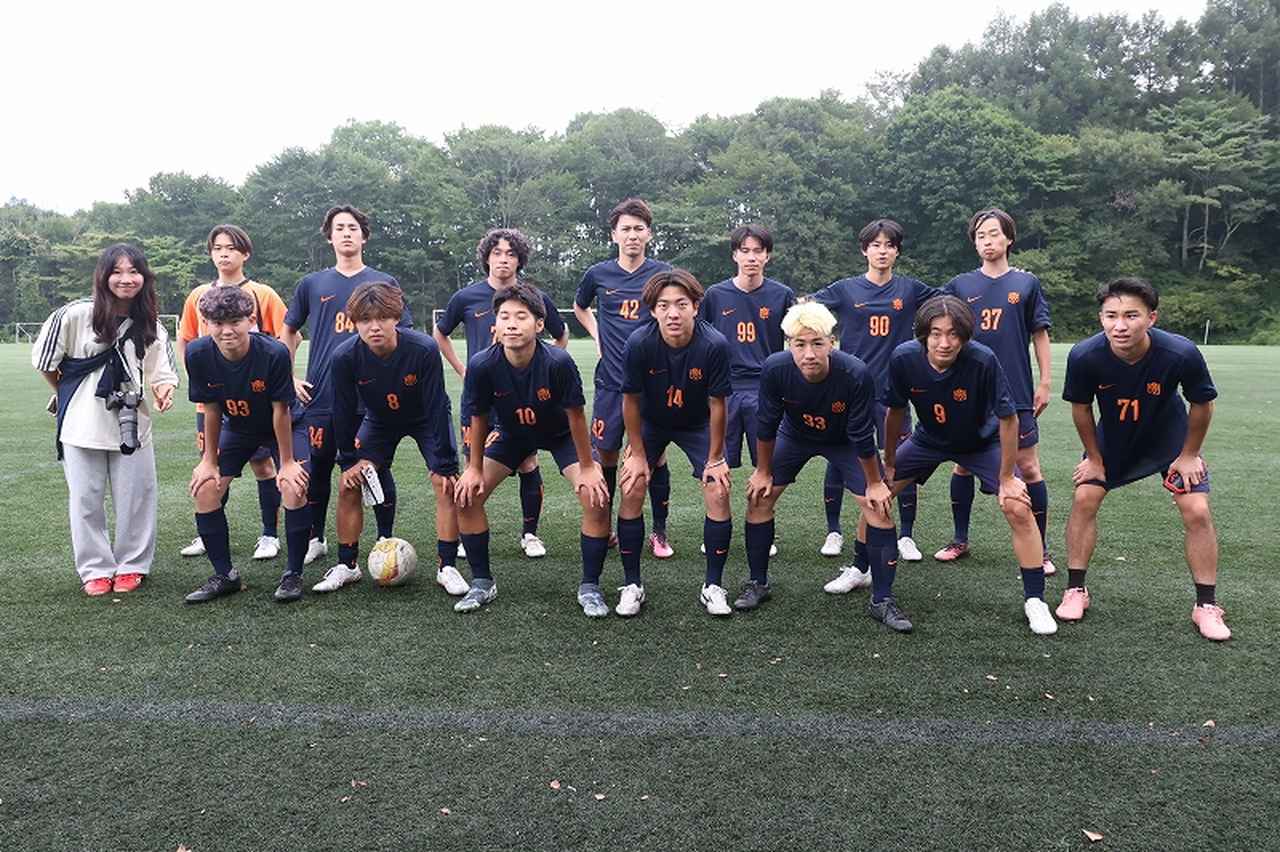 画像 : 12番目の画像 - 【写真】中央大学体同連フースバルクラブA（赤）と早稲田大学荒友キッカーズC（紺）、中央大学サッカー同好会プリンス（白）と法政大学工体連サッカー部B（紺）が対戦した予選リーグ第1戦（写真◎石倉利英） - サッカーマガジンWEB