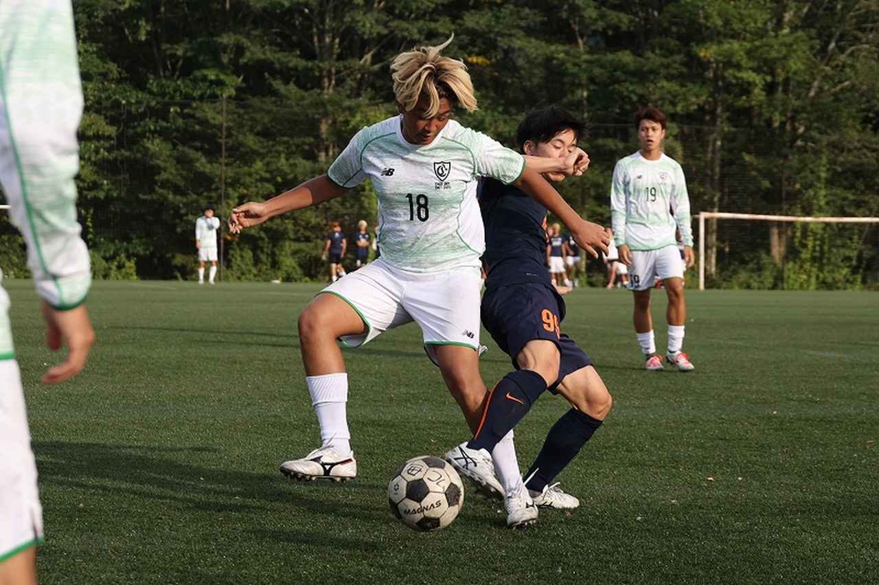 画像 : 18番目の画像 - 【写真】中央大学体同連フースバルクラブA（赤）と早稲田大学荒友キッカーズC（紺）、中央大学サッカー同好会プリンス（白）と法政大学工体連サッカー部B（紺）が対戦した予選リーグ第1戦（写真◎石倉利英） - サッカーマガジンWEB