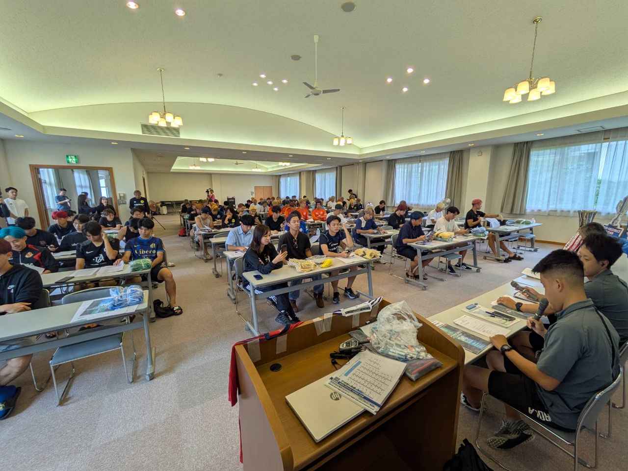 画像: 午前中に行なわれた代表者会議