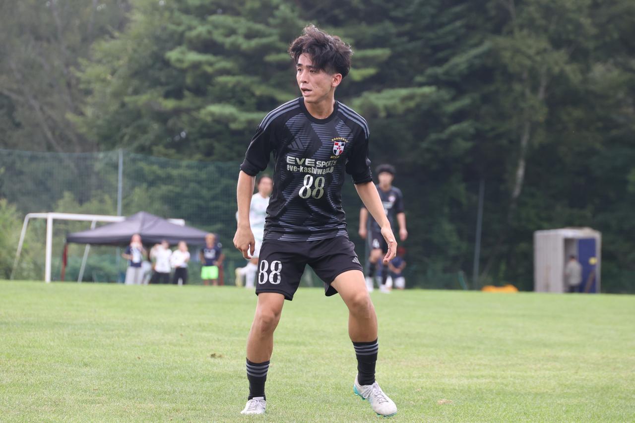 画像 : 3番目の画像 - 【写真】後半立ち上がりの同点ゴールで勝利に貢献した同志社大学三ツ葉キッカーズAの上田（写真◎石倉利英） - サッカーマガジンWEB