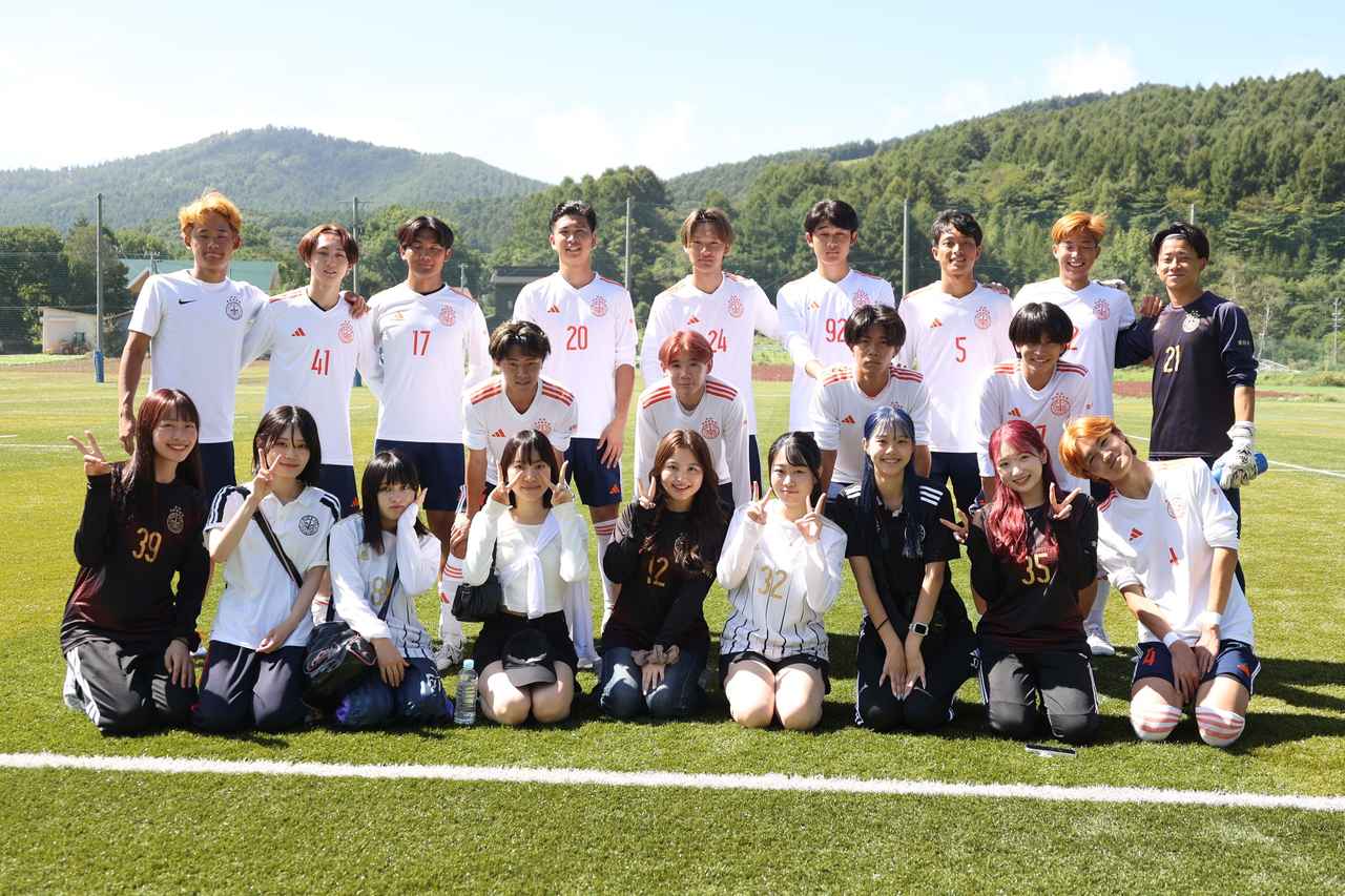 画像 : 10番目の画像 - 【写真】FCもこもこ高幡不動店（紺）と明治大学GroovyKids B（青）、立教大学サッカー愛好会A（白）と早稲田大学稲穂キッカーズC（エンジ）などが熱戦を繰り広げた予選リーグ第2戦（写真◎石倉利英） - サッカーマガジンWEB