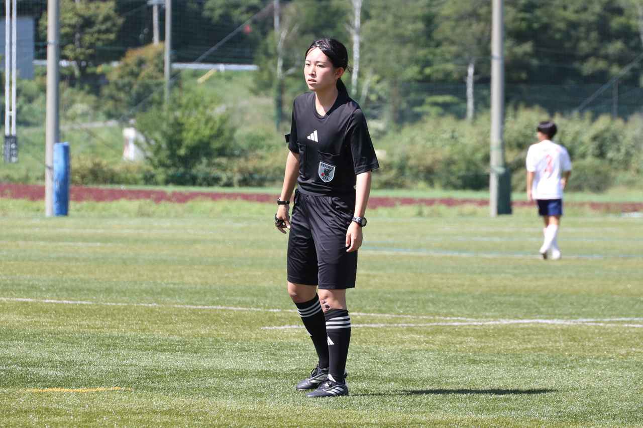 画像 : 4番目の画像 - 【写真】サッカーマガジンカップを主審として支える阿部さんと渡辺さん（写真◎石倉利英） - サッカーマガジンWEB