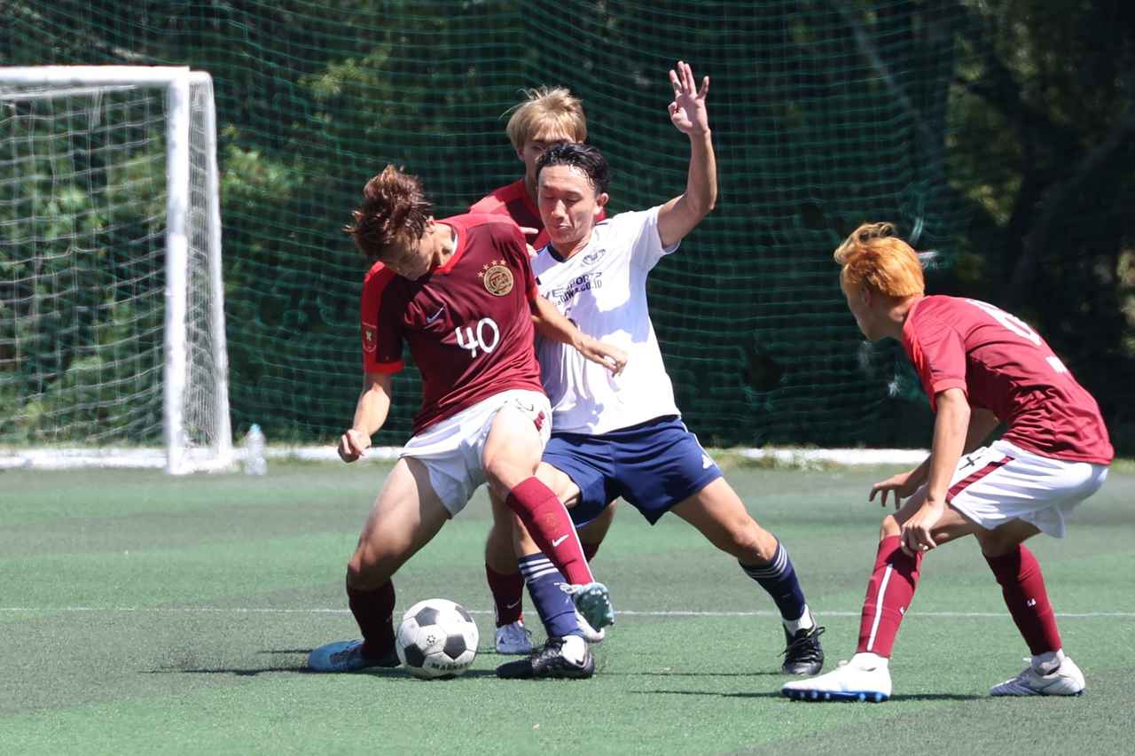 画像 : 18番目の画像 - 【写真】FCもこもこ高幡不動店（紺）と明治大学GroovyKids B（青）、立教大学サッカー愛好会A（白）と早稲田大学稲穂キッカーズC（エンジ）などが熱戦を繰り広げた予選リーグ第2戦（写真◎石倉利英） - サッカーマガジンWEB