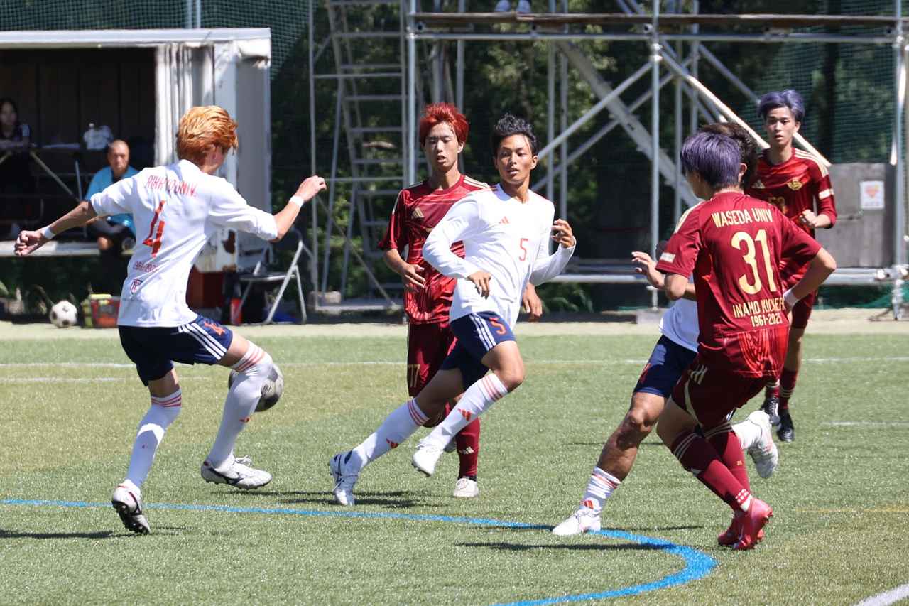 画像 : 15番目の画像 - 【写真】FCもこもこ高幡不動店（紺）と明治大学GroovyKids B（青）、立教大学サッカー愛好会A（白）と早稲田大学稲穂キッカーズC（エンジ）などが熱戦を繰り広げた予選リーグ第2戦（写真◎石倉利英） - サッカーマガジンWEB