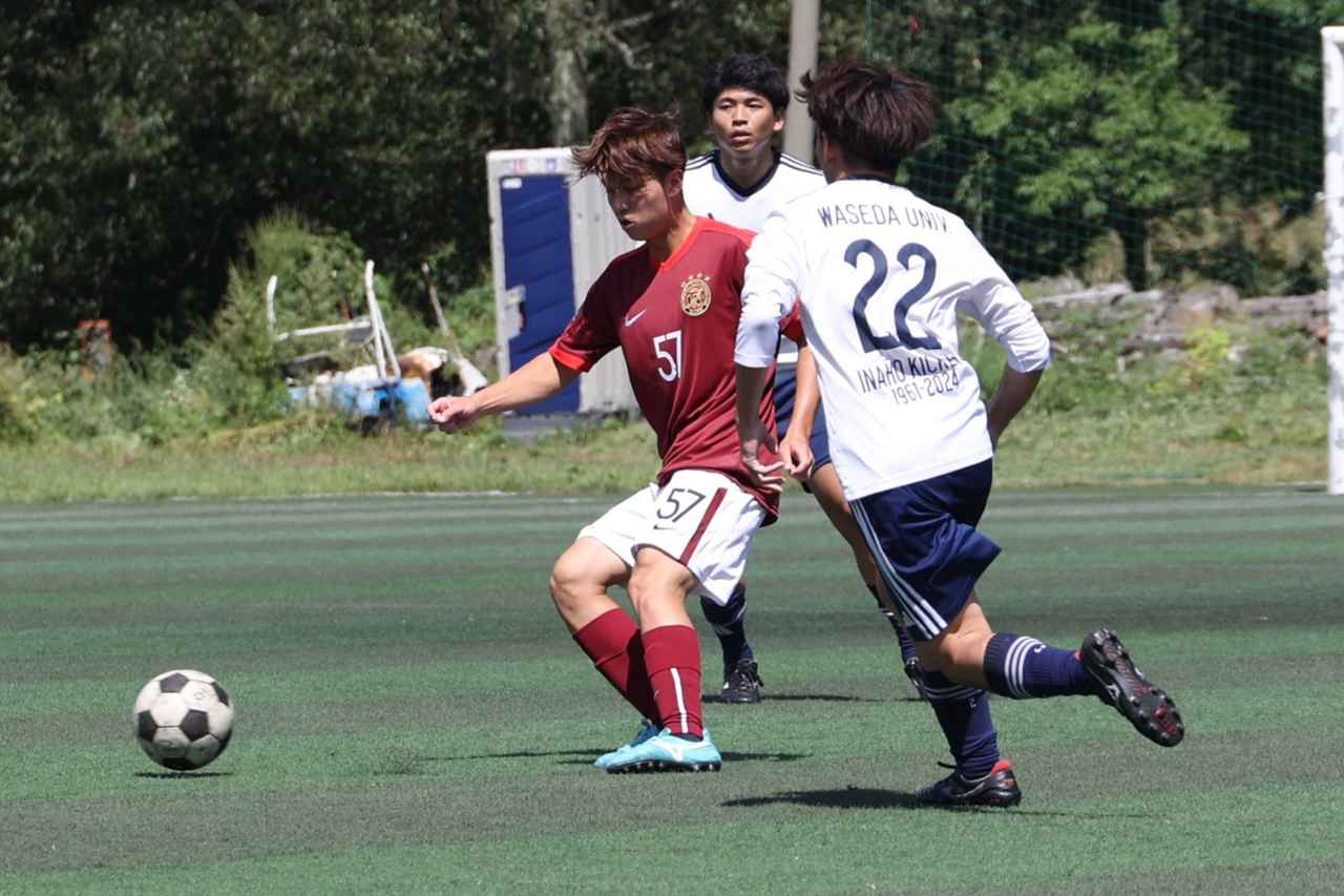 画像 : 20番目の画像 - 【写真】FCもこもこ高幡不動店（紺）と明治大学GroovyKids B（青）、立教大学サッカー愛好会A（白）と早稲田大学稲穂キッカーズC（エンジ）などが熱戦を繰り広げた予選リーグ第2戦（写真◎石倉利英） - サッカーマガジンWEB