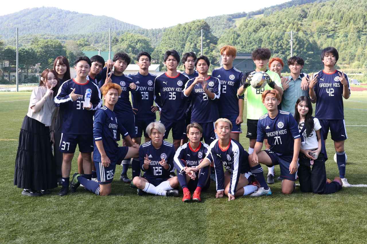 画像 : 1番目の画像 - 【写真】FCもこもこ高幡不動店（紺）と明治大学GroovyKids B（青）、立教大学サッカー愛好会A（白）と早稲田大学稲穂キッカーズC（エンジ）などが熱戦を繰り広げた予選リーグ第2戦（写真◎石倉利英） - サッカーマガジンWEB