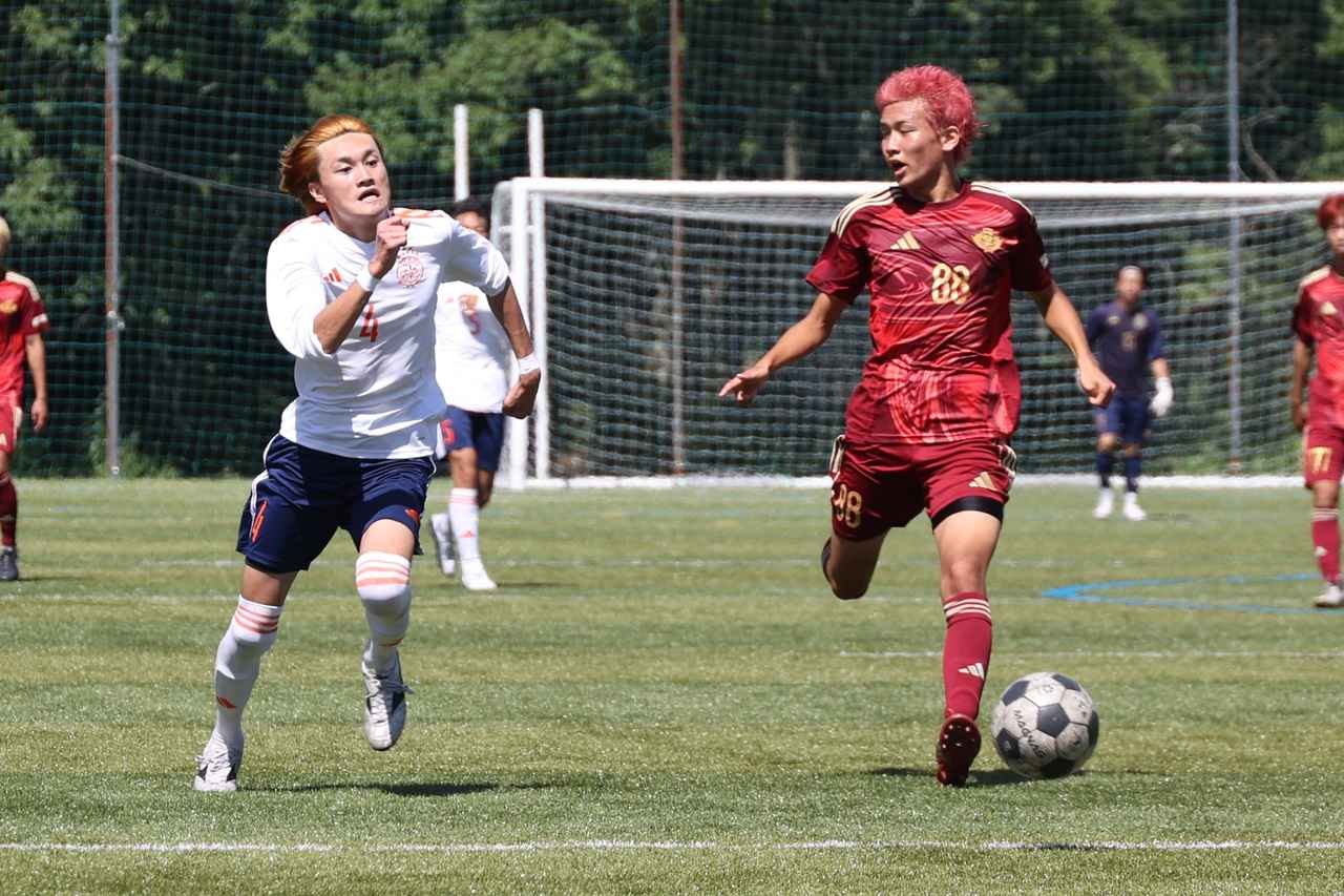 画像 : 17番目の画像 - 【写真】FCもこもこ高幡不動店（紺）と明治大学GroovyKids B（青）、立教大学サッカー愛好会A（白）と早稲田大学稲穂キッカーズC（エンジ）などが熱戦を繰り広げた予選リーグ第2戦（写真◎石倉利英） - サッカーマガジンWEB