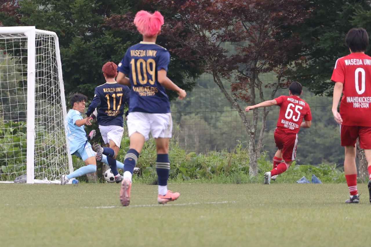 画像 : 1番目の画像 - 【写真】後半にPK戦勝利につながる同点ゴールを決めた櫻井が歓喜のゴールパフォーマンス！（写真◎石倉利英） - サッカーマガジンWEB