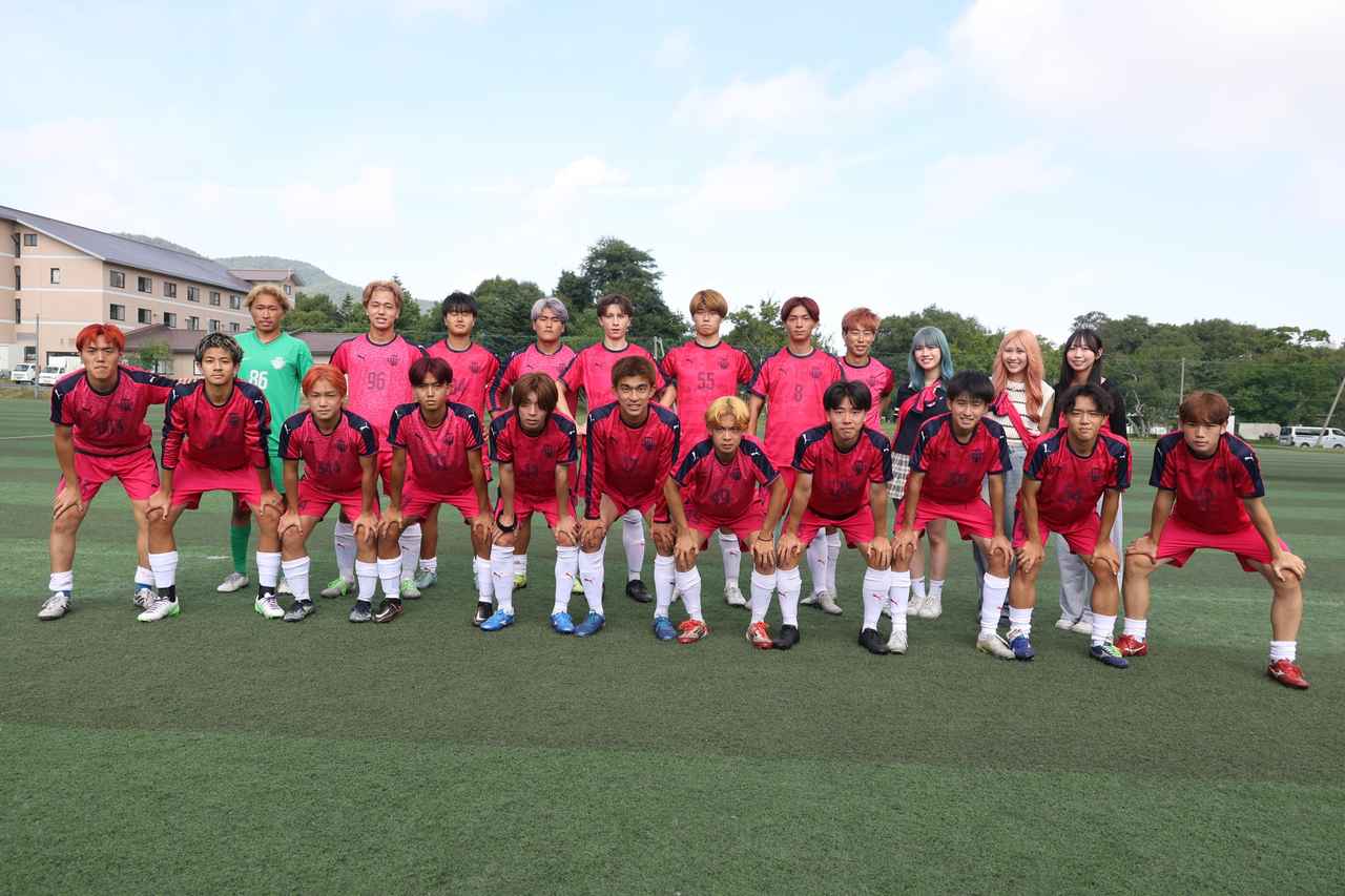 画像 : 2番目の画像 - 【写真】明治大学生田サッカー部蹴友会A（赤）と中央大学MAPLE A（紺）、早稲田大学HUMAN FC A（黒）と青山学院大学理工サッカー部A（白）などが対戦した決勝トーナメント1回戦（写真◎石倉利英） - サッカーマガジンWEB