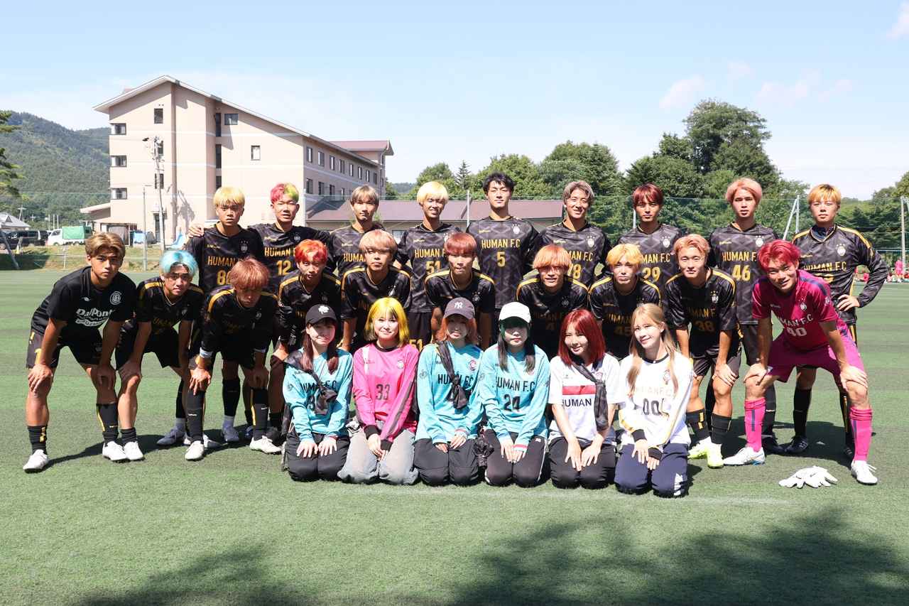 画像 : 13番目の画像 - 【写真】明治大学生田サッカー部蹴友会A（赤）と中央大学MAPLE A（紺）、早稲田大学HUMAN FC A（黒）と青山学院大学理工サッカー部A（白）などが対戦した決勝トーナメント1回戦（写真◎石倉利英） - サッカーマガジンWEB