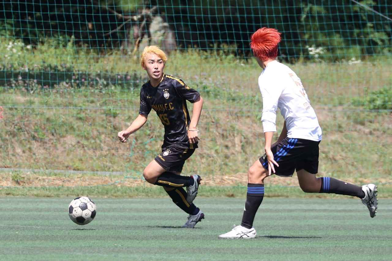 画像 : 21番目の画像 - 【写真】明治大学生田サッカー部蹴友会A（赤）と中央大学MAPLE A（紺）、早稲田大学HUMAN FC A（黒）と青山学院大学理工サッカー部A（白）などが対戦した決勝トーナメント1回戦（写真◎石倉利英） - サッカーマガジンWEB