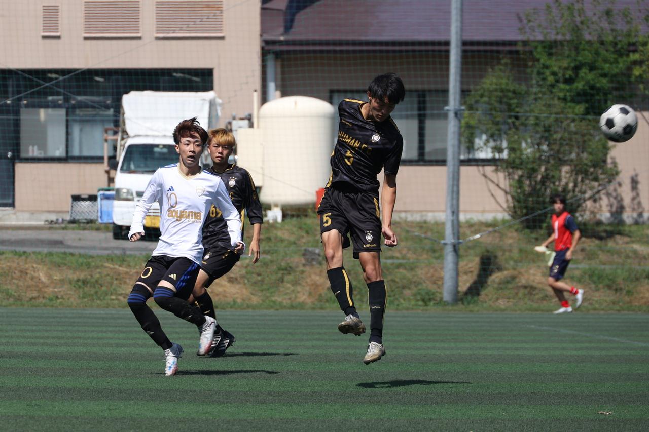 画像 : 15番目の画像 - 【写真】明治大学生田サッカー部蹴友会A（赤）と中央大学MAPLE A（紺）、早稲田大学HUMAN FC A（黒）と青山学院大学理工サッカー部A（白）などが対戦した決勝トーナメント1回戦（写真◎石倉利英） - サッカーマガジンWEB