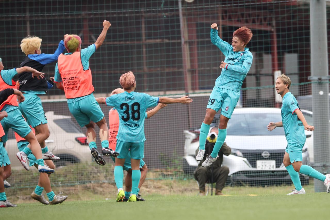 画像 : 21番目の画像 - 【写真】同志社大学三つ葉キッカーズA（黒）と奥ヤマンチェスター夢テッ斗（赤）、早稲田大学HUMAN FC A（水色）とFCもこもこ高幡不動店（黒）が対戦した準決勝（写真◎高野徹） - サッカーマガジンWEB