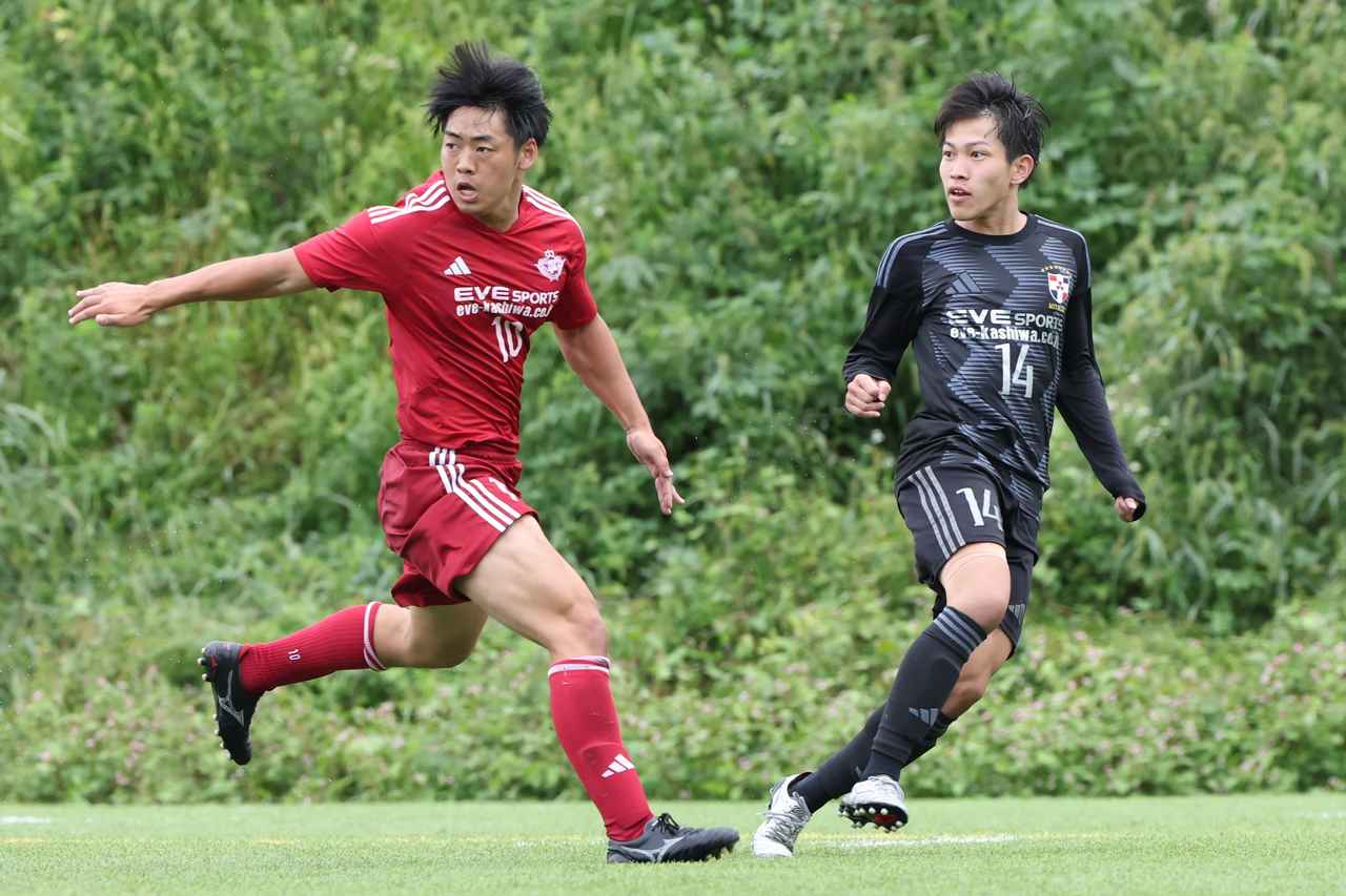 画像 : 6番目の画像 - 【写真】同志社大学三つ葉キッカーズA（黒）と奥ヤマンチェスター夢テッ斗（赤）、早稲田大学HUMAN FC A（水色）とFCもこもこ高幡不動店（黒）が対戦した準決勝（写真◎高野徹） - サッカーマガジンWEB