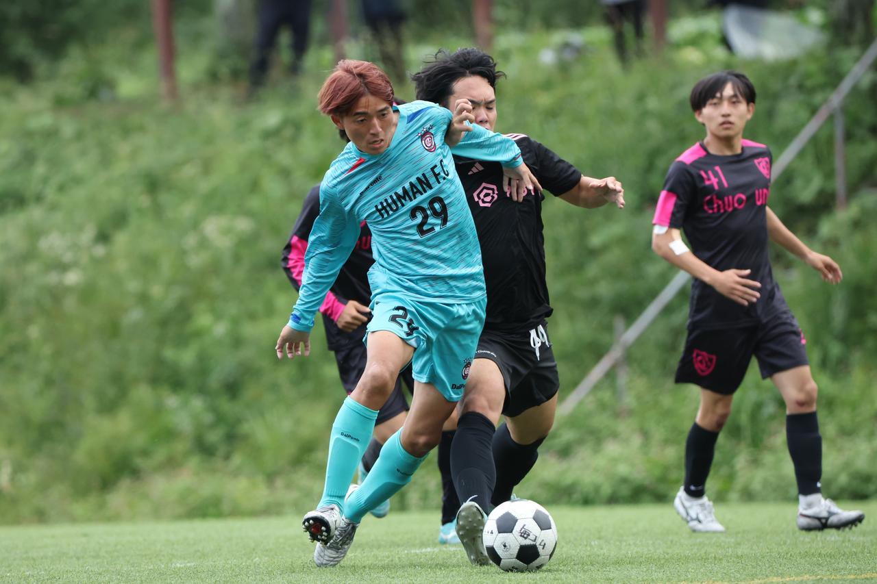 画像 : 3番目の画像 - 【写真】早稲田大学HUMAN FC Aの攻撃の中心として活躍した井料。後半の2得点で勝利に貢献した(写真◎高野徹、石倉利英) - サッカーマガジンWEB