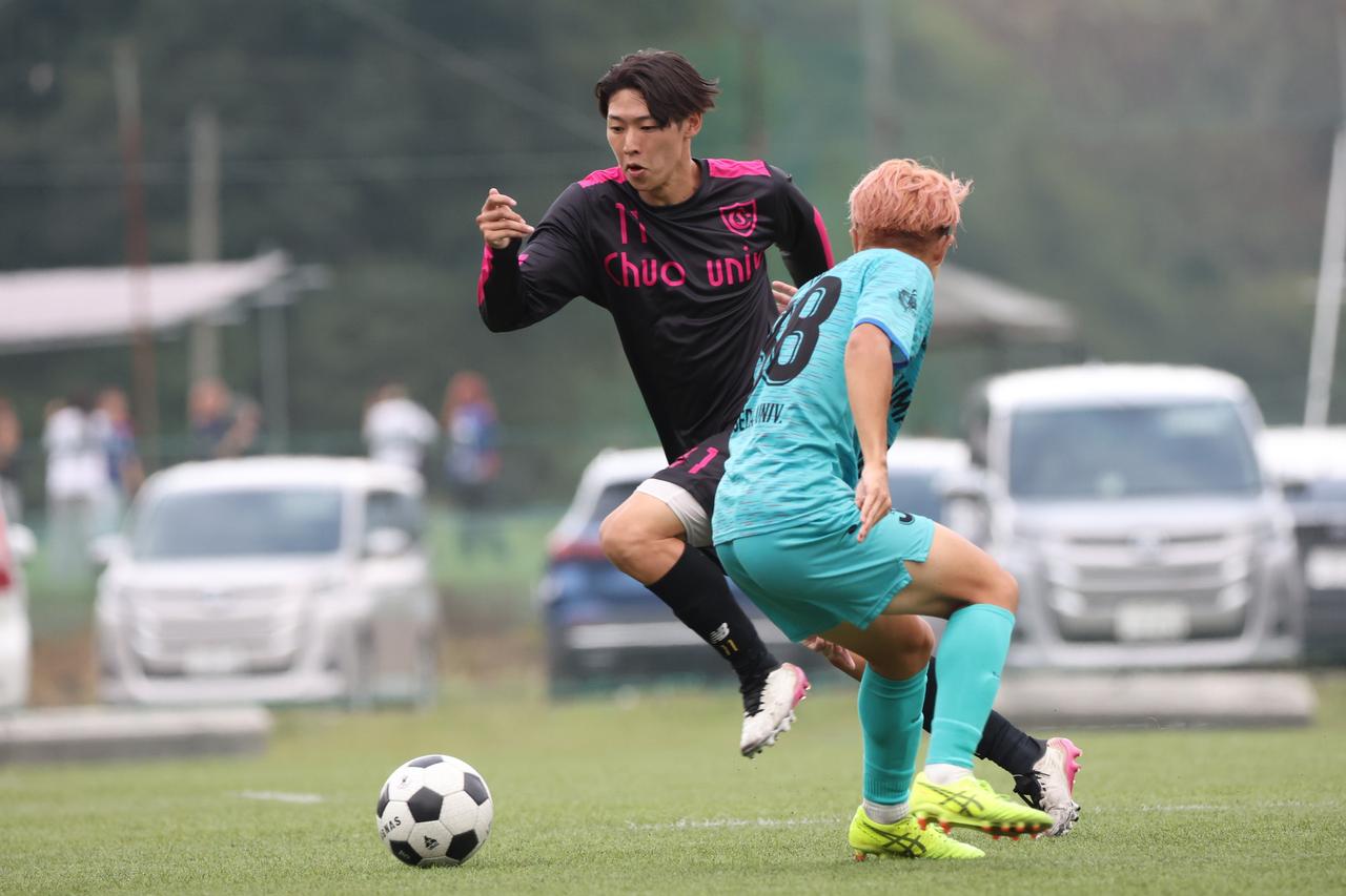 画像 : 20番目の画像 - 【写真】同志社大学三つ葉キッカーズA（黒）と奥ヤマンチェスター夢テッ斗（赤）、早稲田大学HUMAN FC A（水色）とFCもこもこ高幡不動店（黒）が対戦した準決勝（写真◎高野徹） - サッカーマガジンWEB