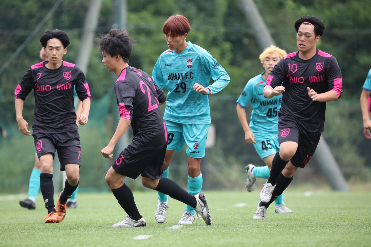 画像 : 2番目の画像 - 【写真】早稲田大学HUMAN FC Aの攻撃の中心として活躍した井料。後半の2得点で勝利に貢献した（写真◎高野徹、石倉利英） - サッカーマガジンWEB