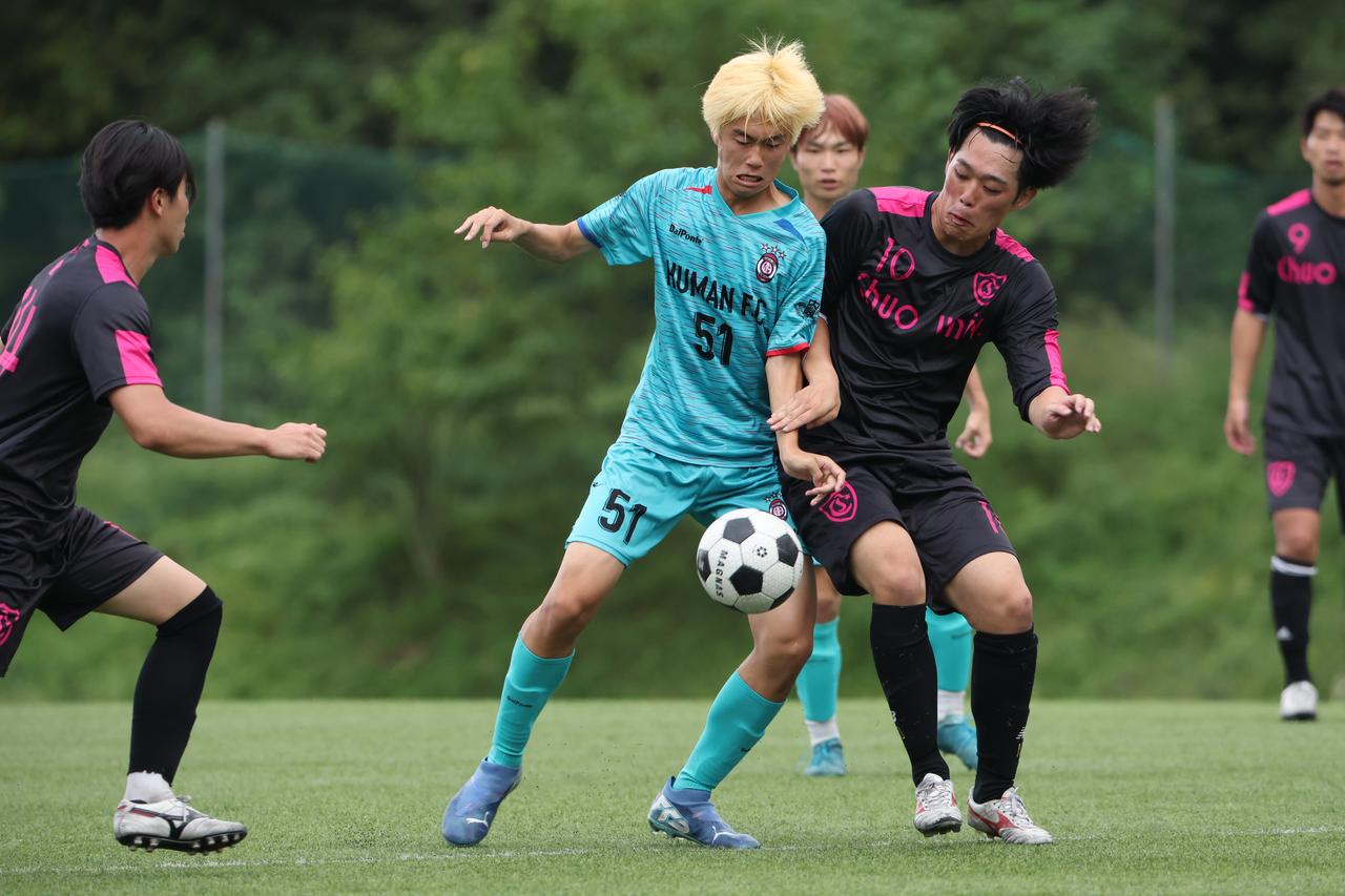 画像 : 17番目の画像 - 【写真】同志社大学三つ葉キッカーズA(黒)と奥ヤマンチェスター夢テッ斗(赤)、早稲田大学HUMAN FC A(水色)とFCもこもこ高幡不動店(黒)が対戦した準決勝(写真◎高野徹) - サッカーマガジンWEB