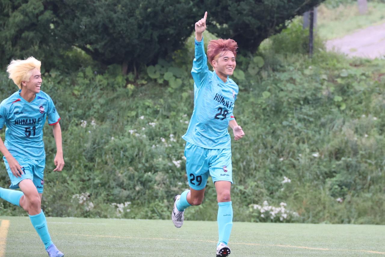 画像 : 5番目の画像 - 【写真】早稲田大学HUMAN FC Aの攻撃の中心として活躍した井料。後半の2得点で勝利に貢献した（写真◎高野徹、石倉利英） - サッカーマガジンWEB