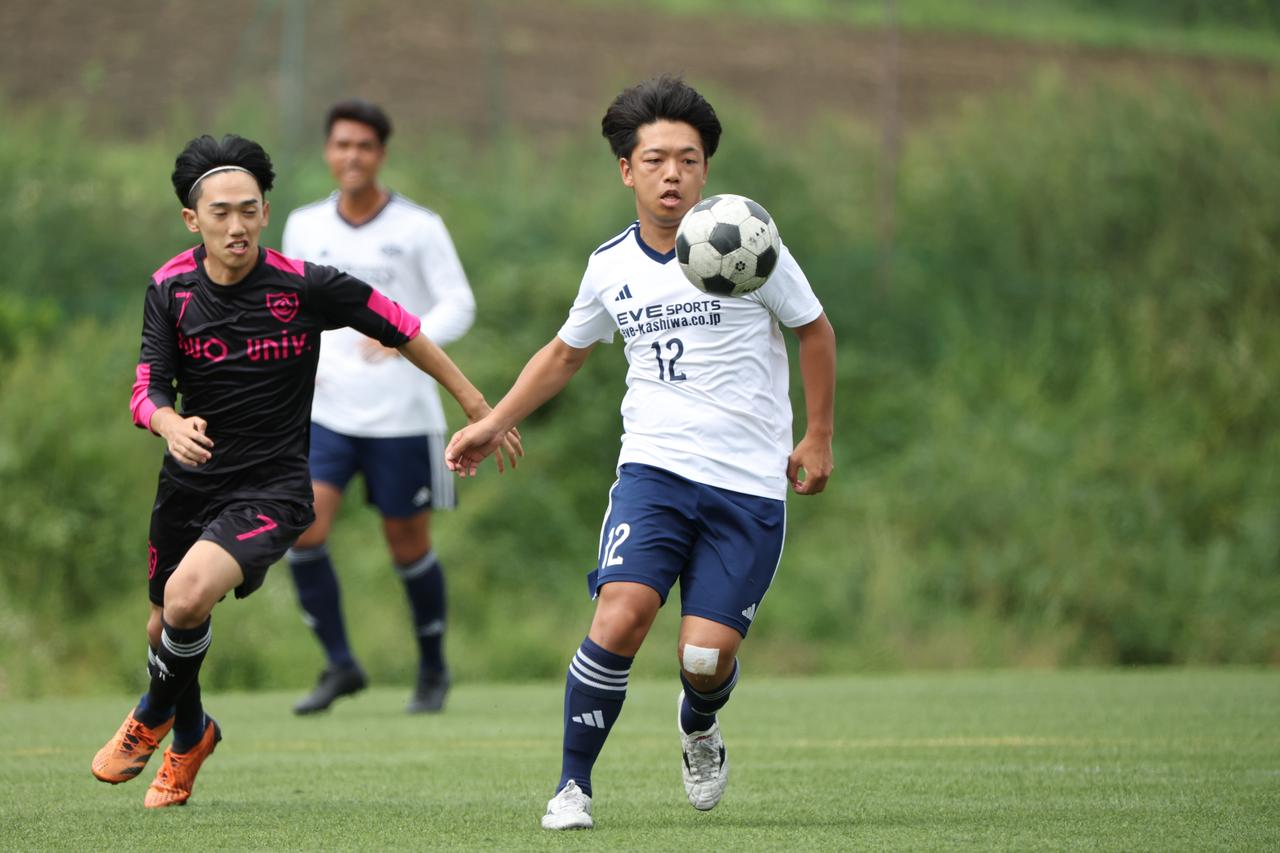 画像 : 18番目の画像 - 【写真】早稲田大学HUMAN FC A（水色）と同志社大学三ツ葉キッカーズA（黒）が対戦した決勝トーナメント決勝と、奥ヤマンチェスター夢テッ斗（白）とFCもこもこ高幡不動店が対戦した3位決定戦（写真◎高野徹、石倉利英） - サッカーマガジンWEB