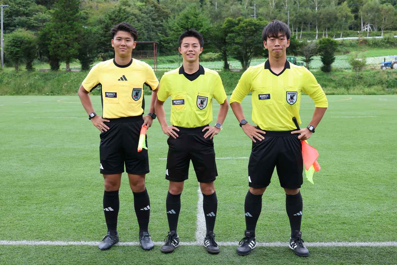 画像 : 14番目の画像 - 【写真】早稲田大学HUMAN FC A（水色）と同志社大学三ツ葉キッカーズA（黒）が対戦した決勝トーナメント決勝と、奥ヤマンチェスター夢テッ斗（白）とFCもこもこ高幡不動店が対戦した3位決定戦（写真◎高野徹、石倉利英） - サッカーマガジンWEB