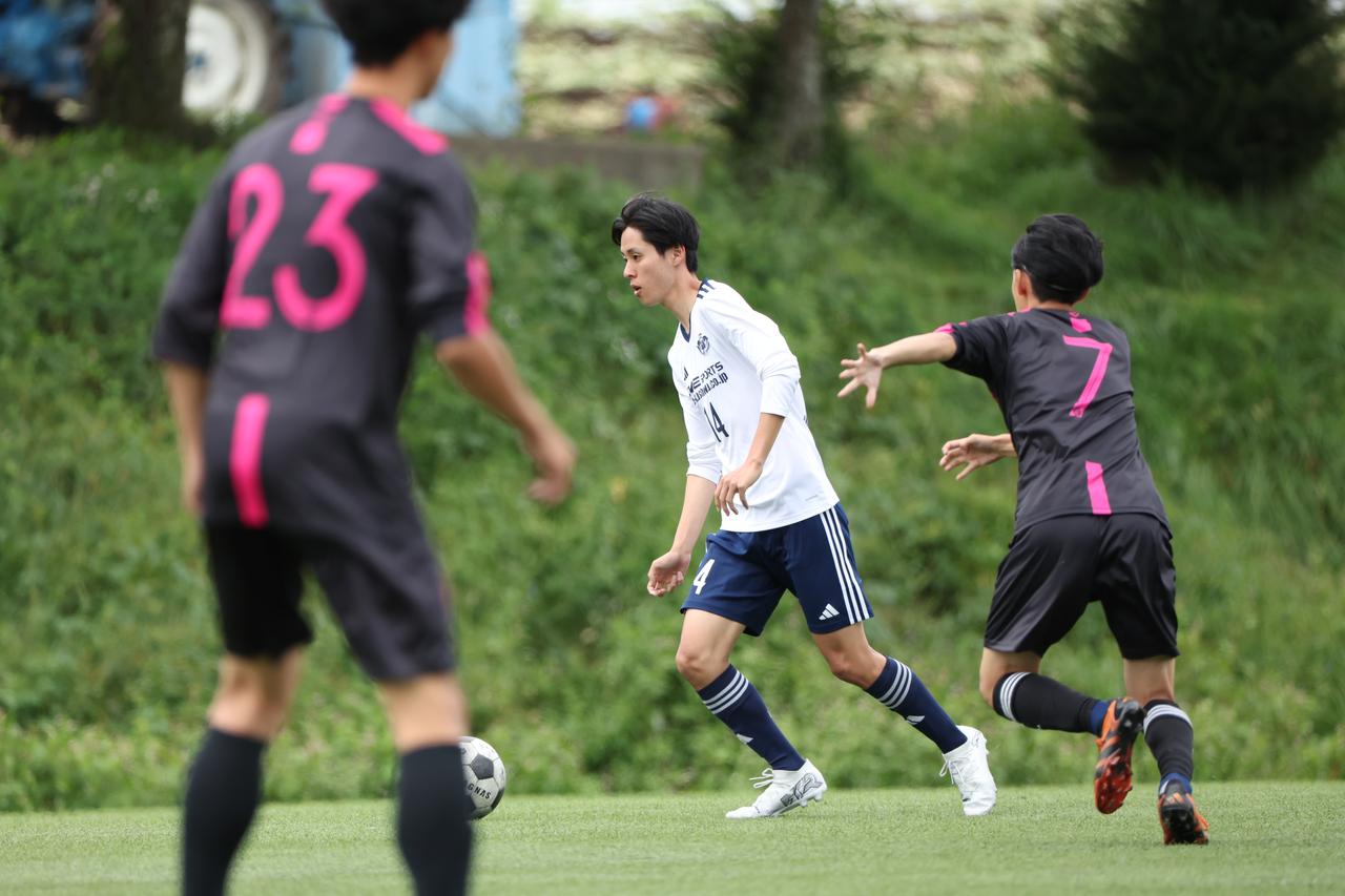 画像 : 16番目の画像 - 【写真】早稲田大学HUMAN FC A（水色）と同志社大学三ツ葉キッカーズA（黒）が対戦した決勝トーナメント決勝と、奥ヤマンチェスター夢テッ斗（白）とFCもこもこ高幡不動店が対戦した3位決定戦（写真◎高野徹、石倉利英） - サッカーマガジンWEB