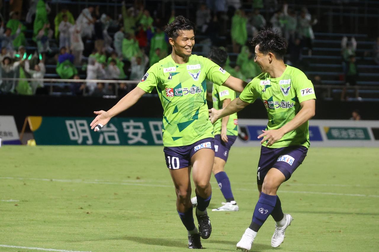 画像 : 2番目の画像 - 【写真】富樫の3試合連続ゴールで先制した鳥取は、普光院が2点を追加。群馬の反撃を終盤の1点に抑えて5試合ぶりの勝利（写真◎石倉利英） - サッカーマガジンWEB