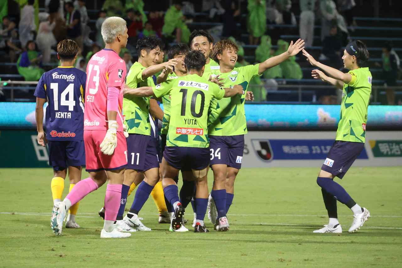 画像 : 3番目の画像 - 【写真】富樫の3試合連続ゴールで先制した鳥取は、普光院が2点を追加。群馬の反撃を終盤の1点に抑えて5試合ぶりの勝利（写真◎石倉利英） - サッカーマガジンWEB