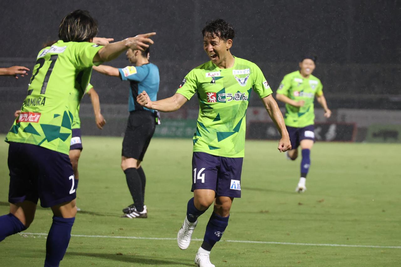 画像 : 4番目の画像 - 【写真】富樫の3試合連続ゴールで先制した鳥取は、普光院が2点を追加。群馬の反撃を終盤の1点に抑えて5試合ぶりの勝利（写真◎石倉利英） - サッカーマガジンWEB