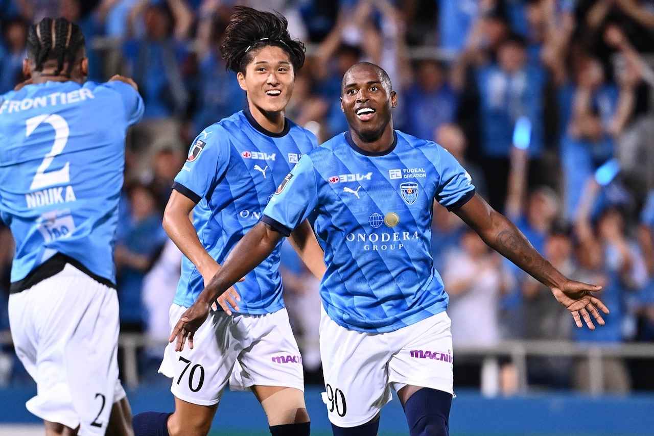 アダイウトンが衝撃のスーパーミドル！ 横浜FCが新潟との苛烈な