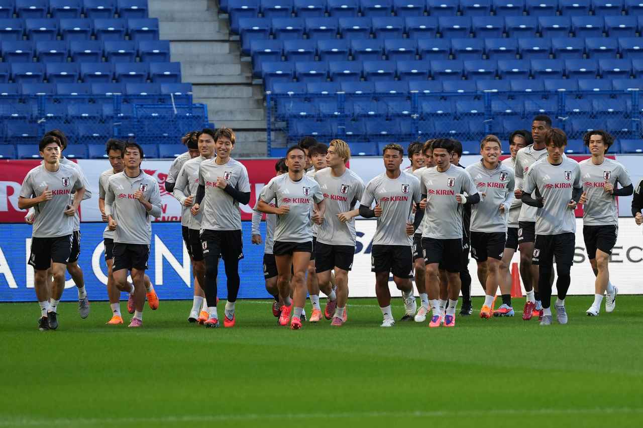 画像: パナソニックスタジアム吹田で前日練習を行う日本代表の選手たち（写真◎青山知雄）