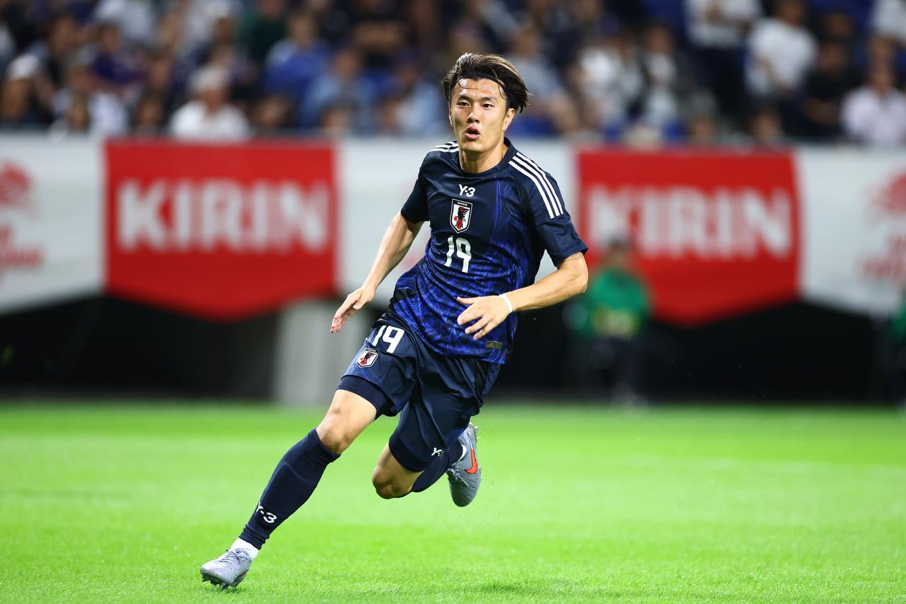 日本代表】小川航基が右足ミドルの強烈な一撃！ 上田綺世との