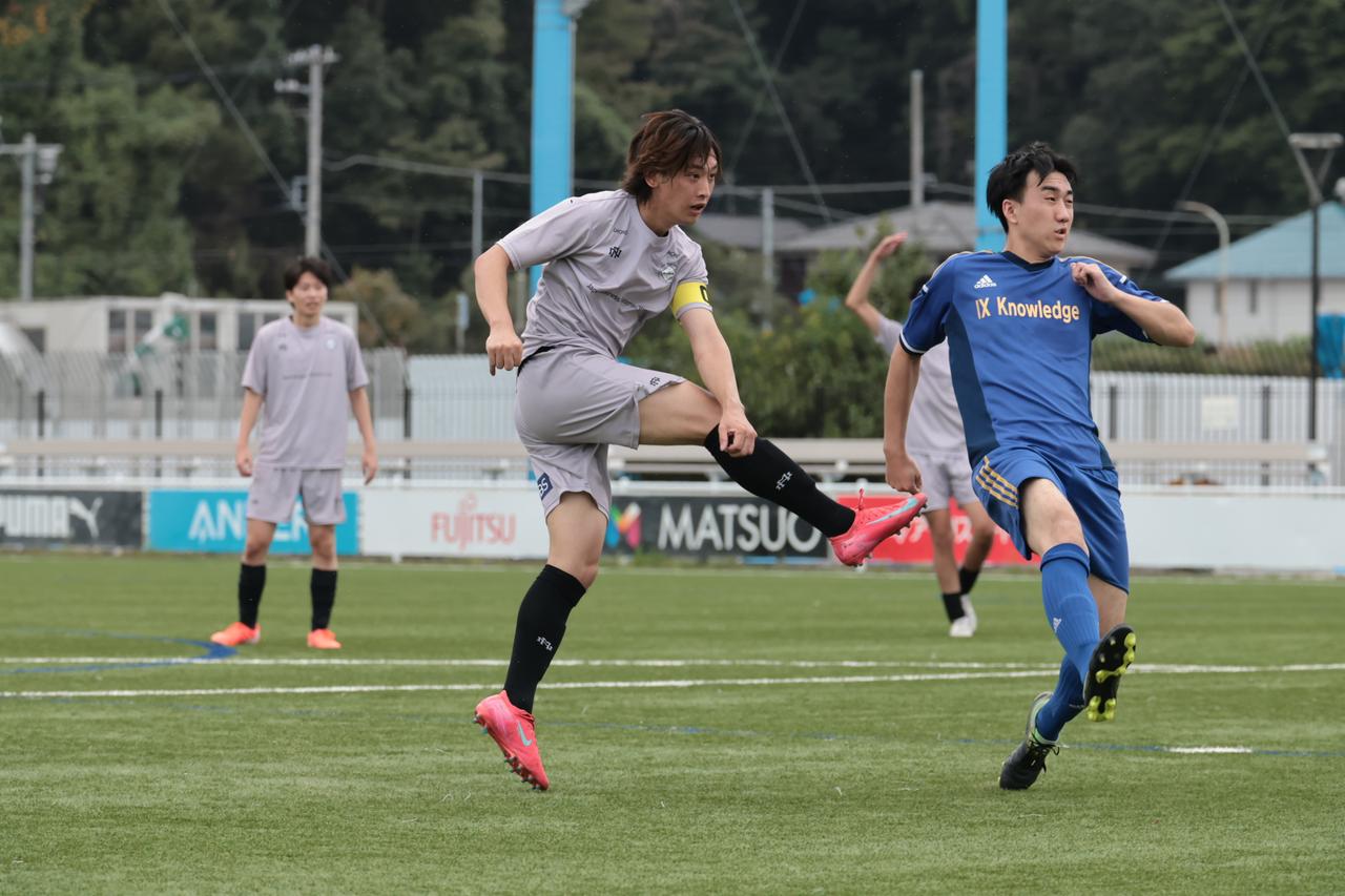 画像: 前回大会の得点王、JBSの西牧蓮が豪快なシュートを突き刺す（写真◎藤井勝治）