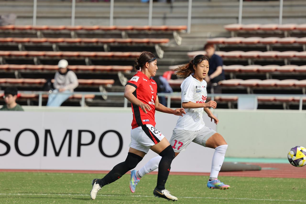 画像 : 2番目の画像 - 【写真】浦和がホームで4得点の快勝。C大阪はハーフタイムの選手交代も実らず無得点に抑えられた（写真◎森田将義） - サッカーマガジンWEB