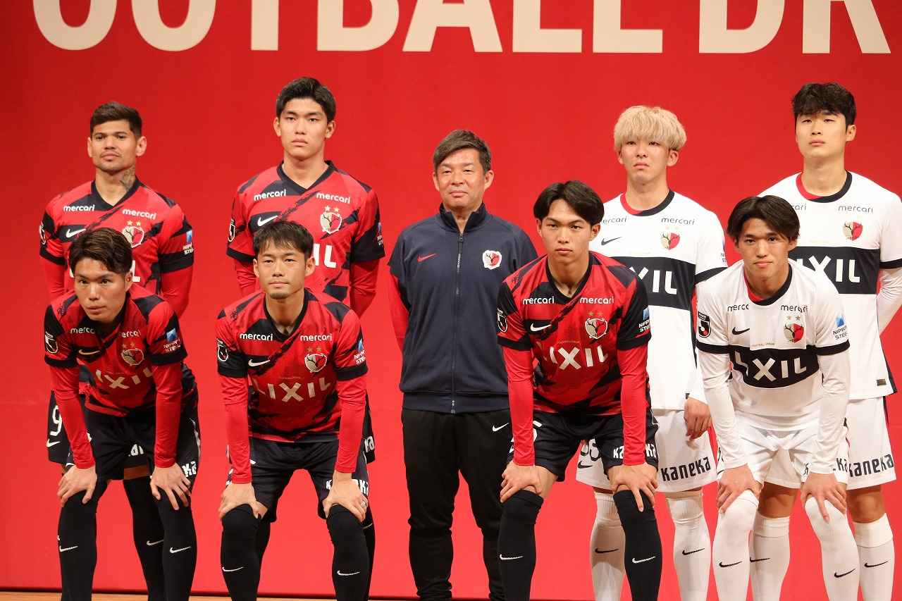 画像 : 1番目の画像 - 鹿島アントラーズの鬼木達監督と今季加入選手（写真◎サッカーマガジン） - サッカーマガジンWEB