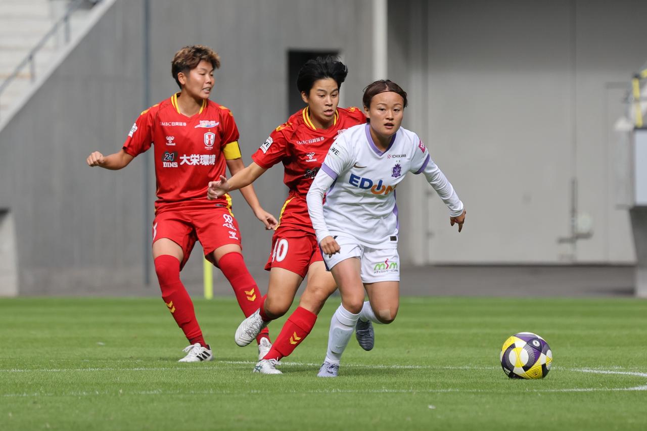 画像 : 1番目の画像 - 【写真】広島がI神戸を下して白星スタートを切ったWEリーグクラシエカップのグループステージ第1節(写真◎森田将義) - サッカーマガジンWEB