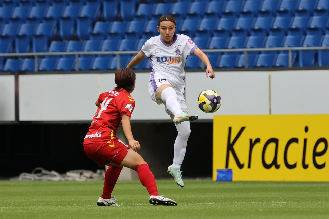 画像 : 2番目の画像 - 【写真】広島がI神戸を下して白星スタートを切ったWEリーグクラシエカップのグループステージ第1節(写真◎森田将義) - サッカーマガジンWEB