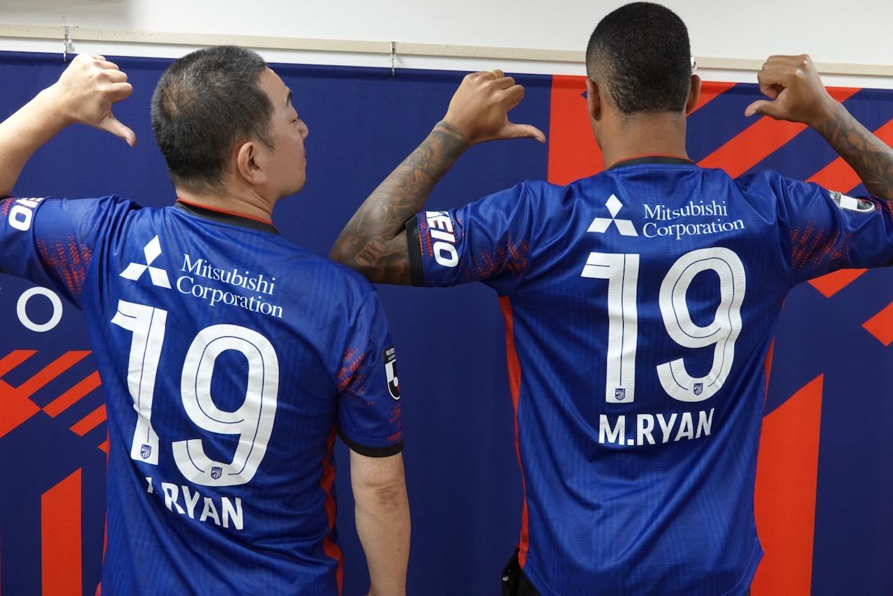 画像 : 4番目の画像 - 【写真】マルセロ・ヒアンとレイザーラモンRGの仲良し2ショット！（写真◎FC東京） - サッカーマガジンWEB