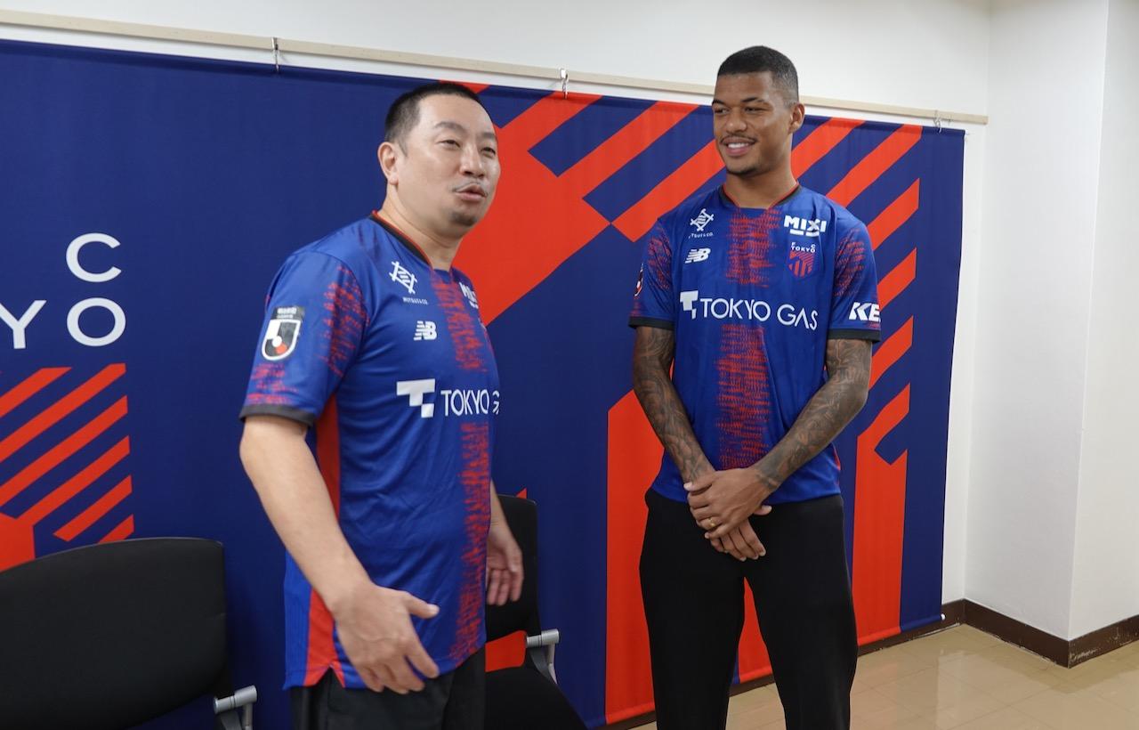 画像 : 5番目の画像 - 【写真】マルセロ・ヒアンとレイザーラモンRGの仲良し2ショット！（写真◎FC東京） - サッカーマガジンWEB