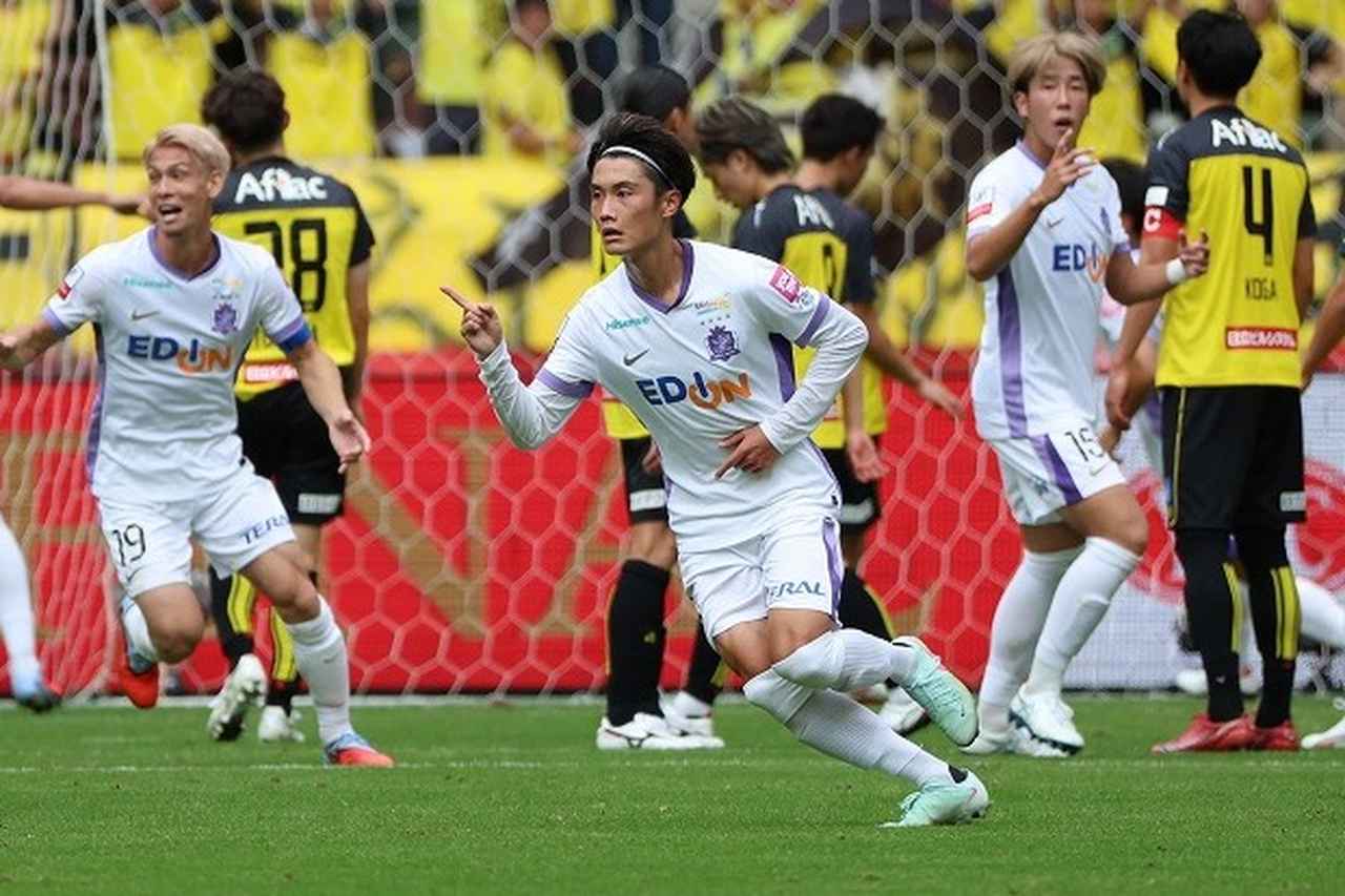 広島】美FKが決勝点！ 東俊希が痛めた左足できれいな弧を描いて決めて
